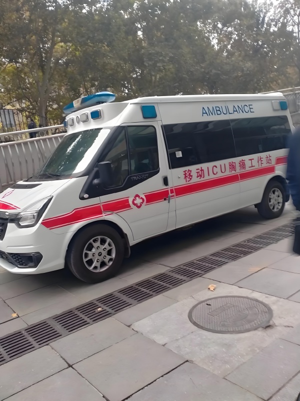 长途救护车出租服务，专业团队保障您的安全